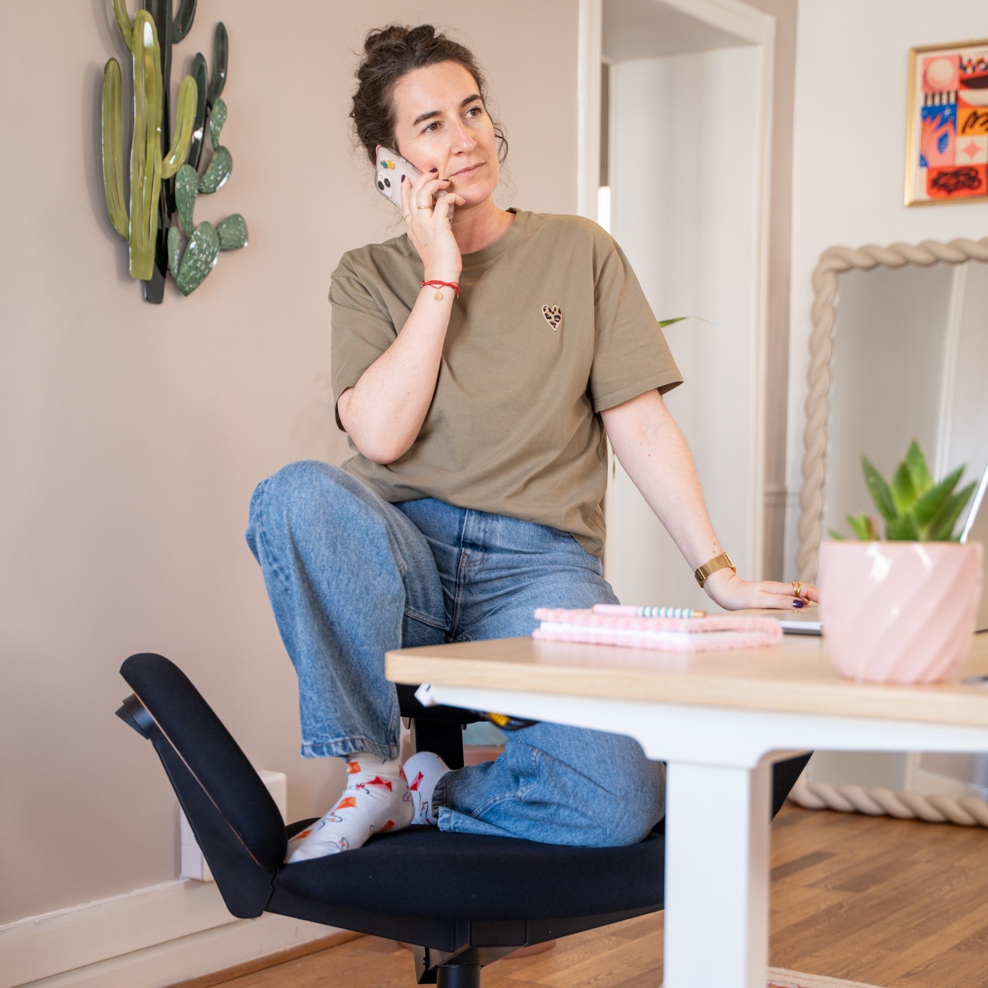 Chaise de bureau dynamique FLOW avec dossier modulable transformé en assise surélevée