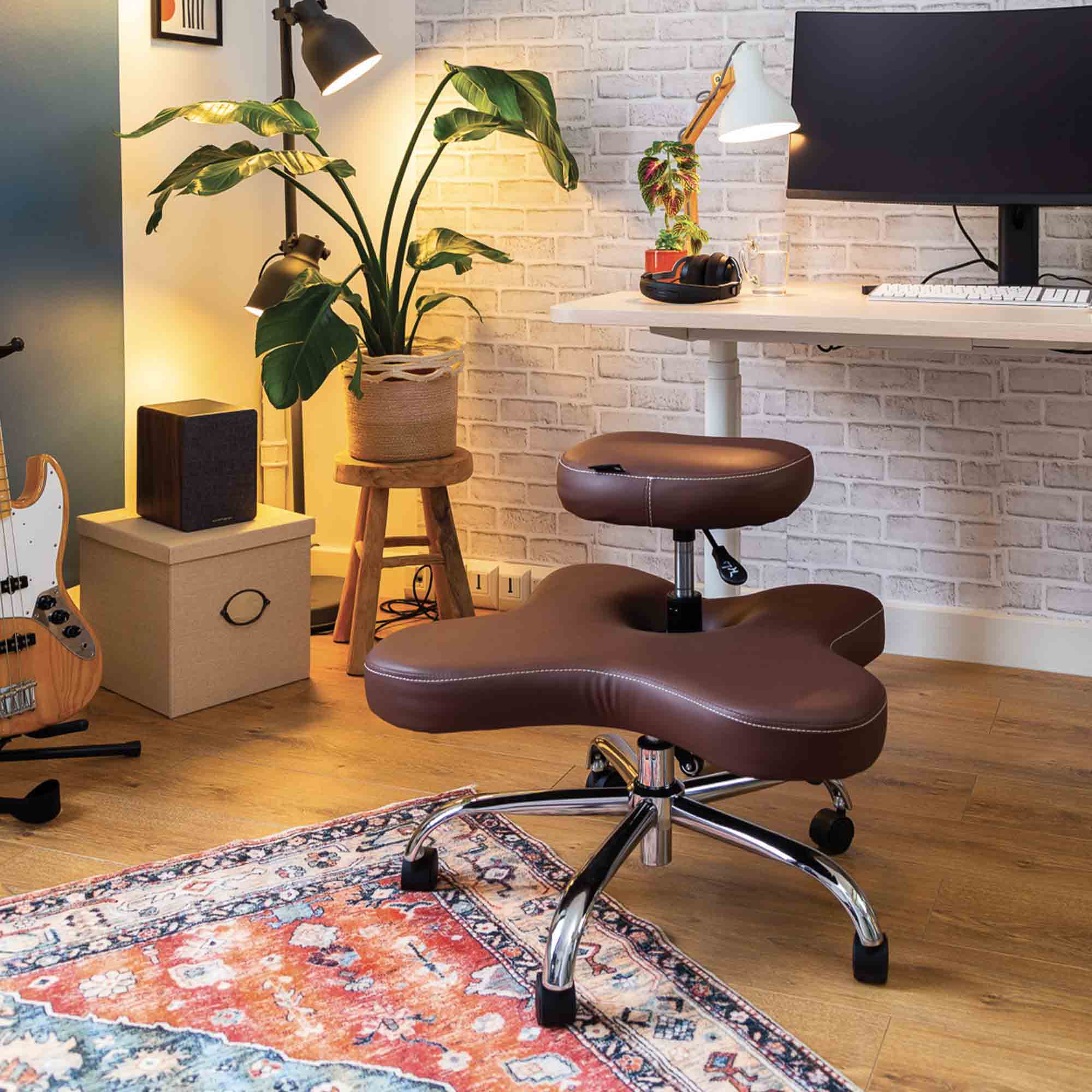 chaise assis en tailleur Kqueo ZEN café_ambiance