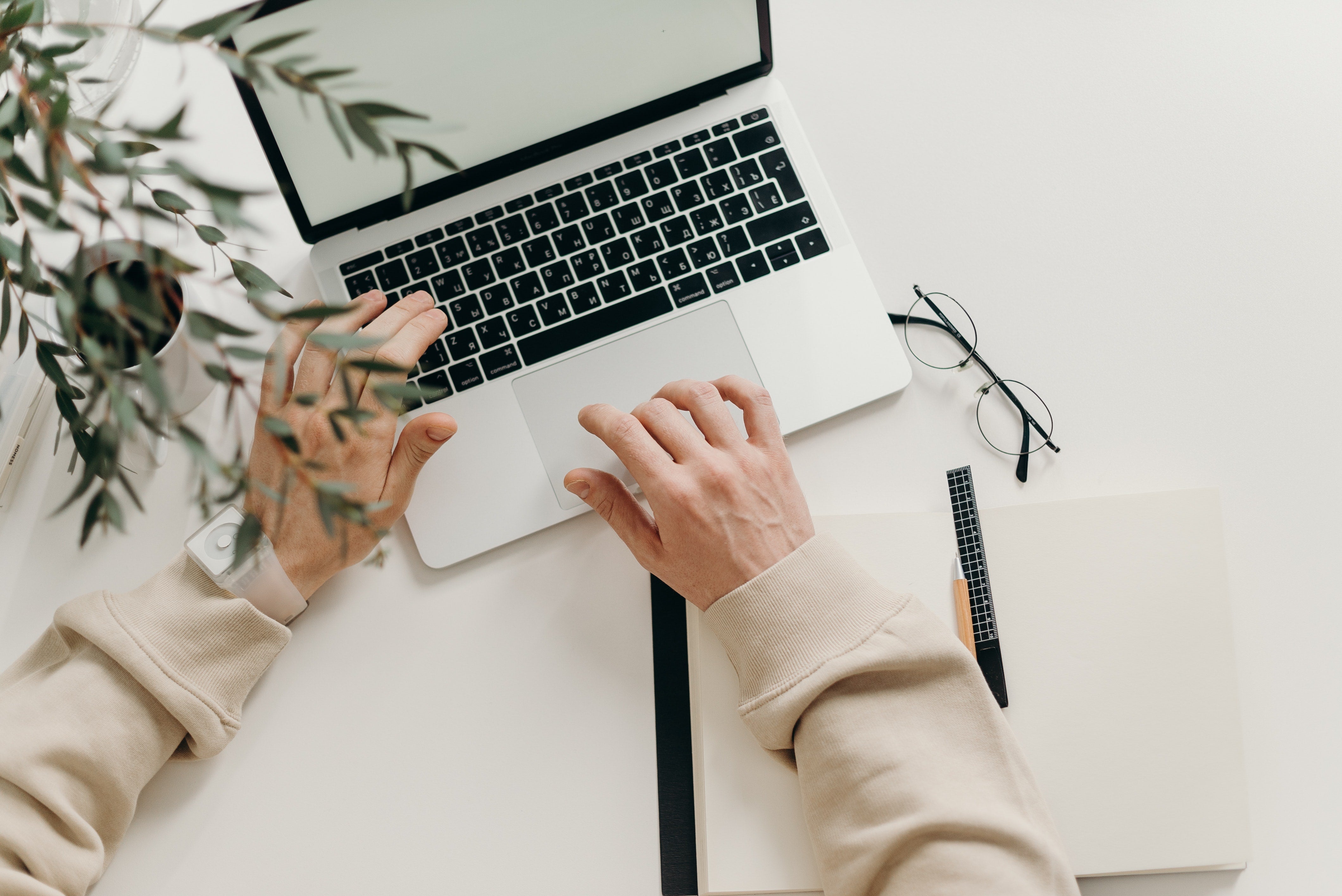 bureau assis debout en entreprise