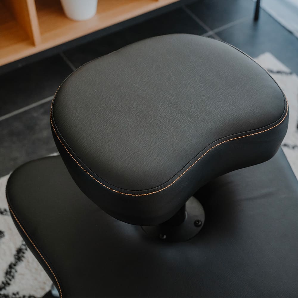 zoom assise supérieure chaise en tailleur ZEN KQUEO_ambiance